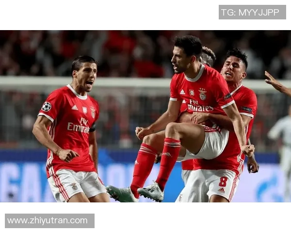 意甲精彩对决：里昂与本菲卡战成平局绝杀瞬间引发全场欢呼