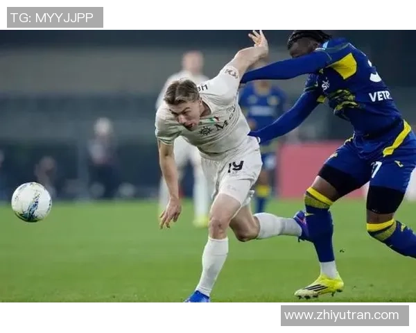 那不勒斯逆转里昂上演惊天大戏球员帽子戏法引爆全场激情