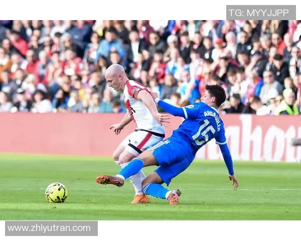 西甲激战：多特蒙德逆转皇马红牌争议引发全场热议